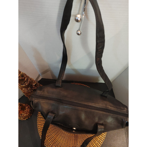 G.H Bass & Co. Madison Zip Leather Tote - Picture 5 of 6